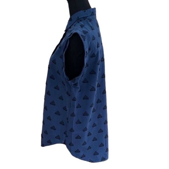 Lou & Grey blue with black embroidered pattern sleeveless button front top sz M - Picture 4 of 6